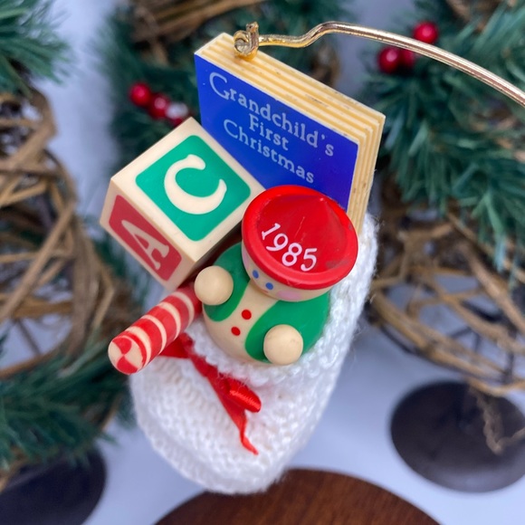 ✨Vintage✨ 1985 Hallmark “Grandchild’s First Christmas” ornament. - Picture 4 of 5